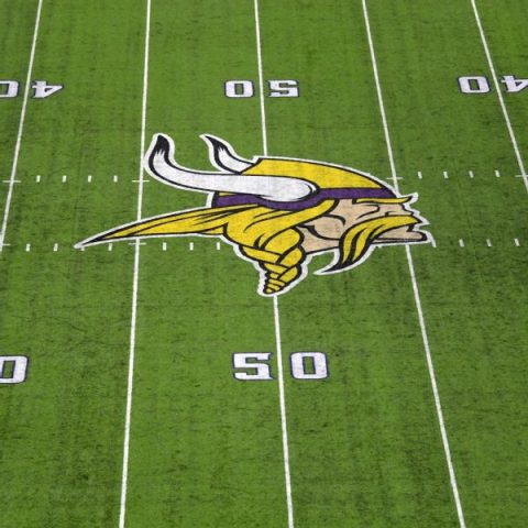 Source: Vikings’ Davis tests positive for COVID-19
