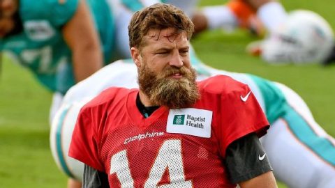 Best of Wednesday at NFL training camps: No-look FitzMagic, catch competitions and dogs at practice