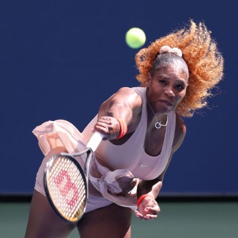 Serena battles to win in 3 sets, reach quarters