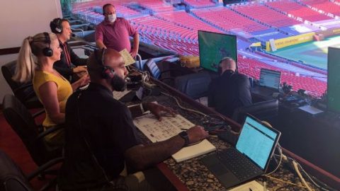 Call a game from 2,300 miles away? Washington radio crew gets it done