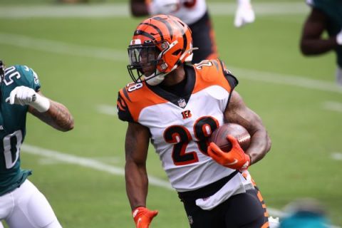 Bengals place RB Mixon on IR with foot injury