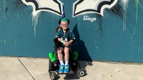 Eagles fan Giovanni Hamilton going viral for all the right reasons