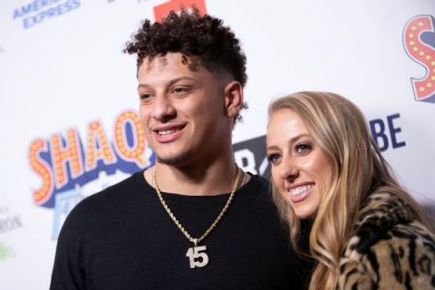 Mahomes, fiancee announce birth of first child