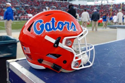 Florida pauses football after virus outbreak