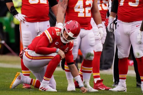 Sources: Mahomes clears steps, still in protocol