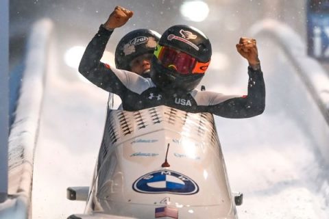 Star bobsledder Humphries becomes U.S. citizen