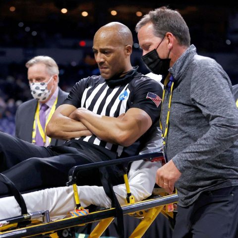Ref alert after collapsing during Gonzaga-USC