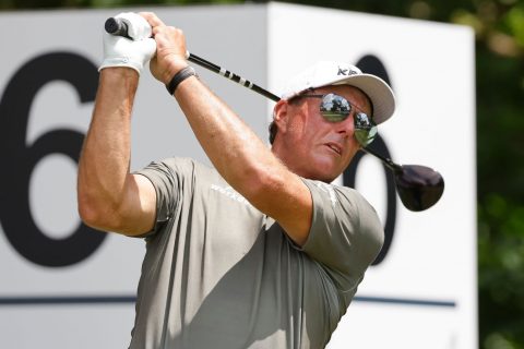 Mickelson shuts out noise in prep for U.S. Open