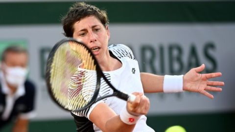 In first match since being declared cancer-free, Carla Suarez Navarro gives inspirational effort