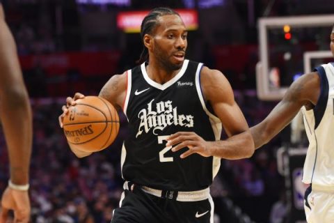 Sources: Kawhi staying with Clips despite opt-out