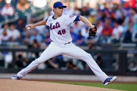 Mets’ deGrom exits early with shoulder soreness