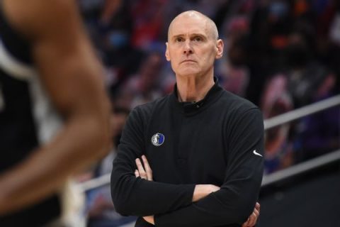 Carlisle resigns as Mavs coach after 13 seasons