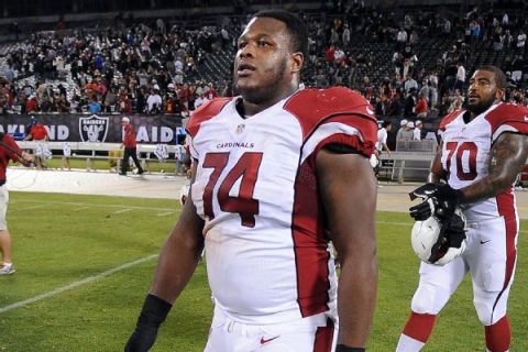 Cardinals to re-sign LT Humphries, sources say