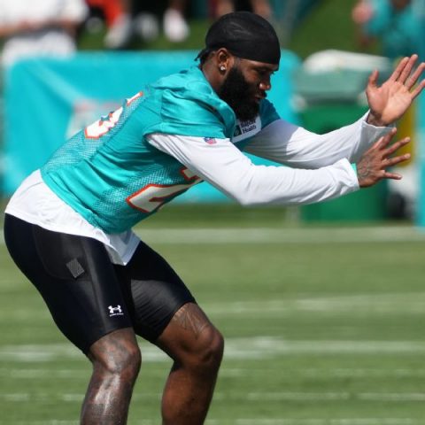 Howard practices, opens door to remain a Dolphin