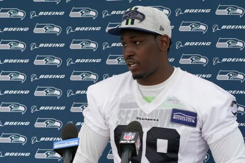 Sources: Seahawks cut Smith for off-field issue