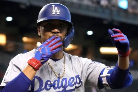 Dodgers’ Betts (hip) scratched; IL ‘very probable’