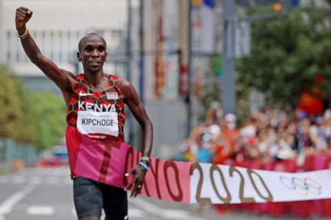Kenya’s Kipchoge defends Olympic marathon title
