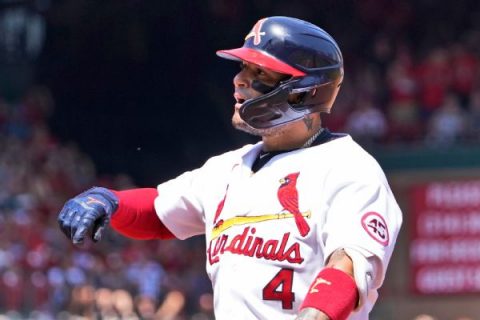 Molina returning for 19th season with Cardinals