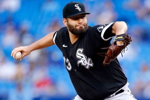 White Sox’s Lynn sidelined with slight tear in knee