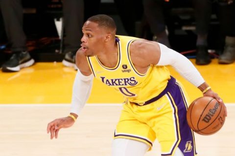 Westbrook cleared to return; Lakers sign Thomas
