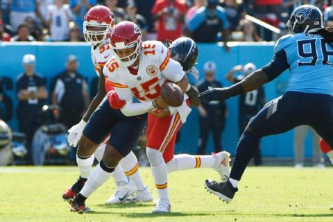 Mahomes clears protocol, pulled anyway in loss