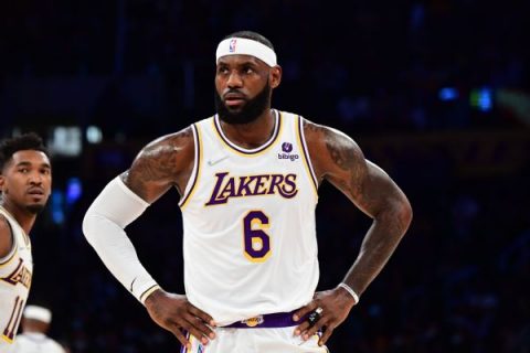 LeBron (ankle) out Tues.; day-to-day, Vogel says
