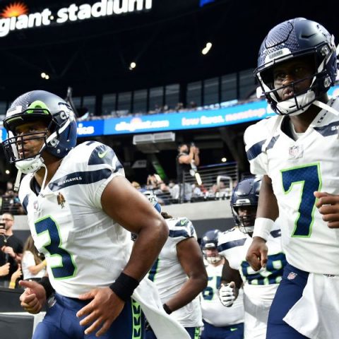 Seahawks QB Wilson has pin removed from finger