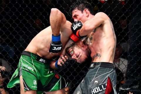 Holloway edges Rodriguez in thrilling UFC bout