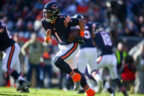 Fields leaves Bears’ loss with injury to his ribs