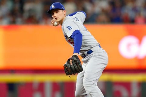 Sources: Seager, Rangers agree on $325M deal