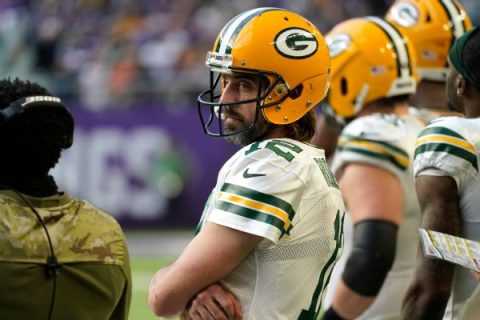 QB Rodgers says he has fracture, not ‘COVID toe’