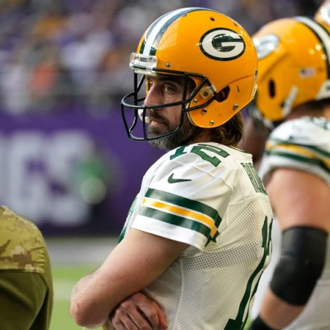 Source: Surgery not likely for Rodgers during bye