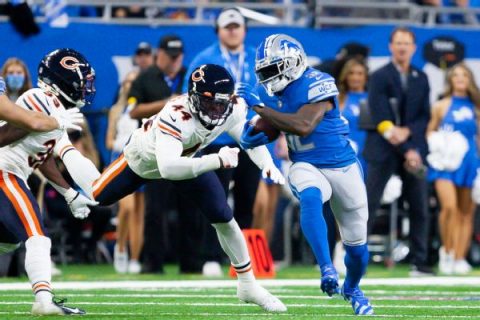 Lions RB Swift exits loss with sprained shoulder