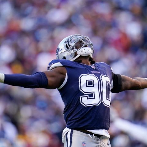 Sources: Cowboys keep Lawrence with new deal