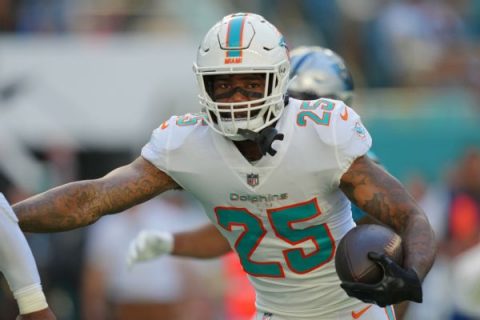 Dolphins, CB Howard agree to historic new deal