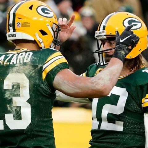 Rodgers tops Favre’s Pack record for TD passes