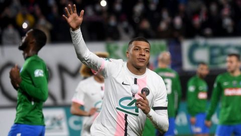 Mbappe won’t join Real Madrid in January; for now he’s all business with PSG and France