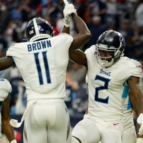 Titans outlast Texans to claim No. 1 seed in AFC