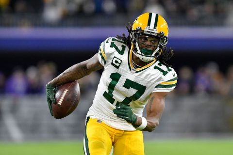 Sources: Packers trading WR Adams to Raiders