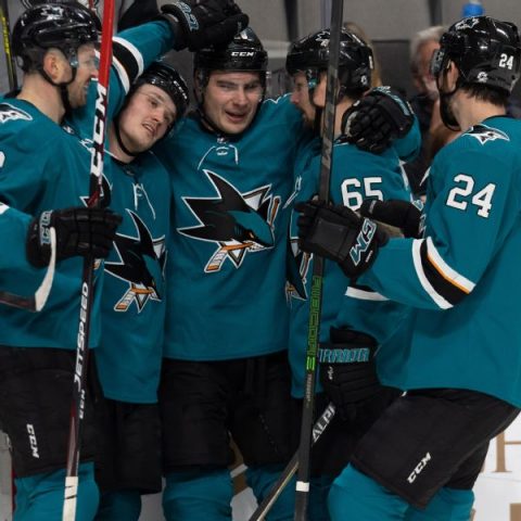 Timo time: Meier scores 5 goals in Sharks’ victory