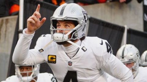What should the Raiders do with the perplexing, polarizing Derek Carr?