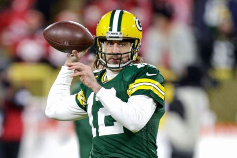 Rodgers says he’s returning to play for Packers
