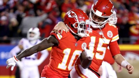 Patrick Mahomes, Josh Allen and more dish on the wild end to Chiefs-Bills