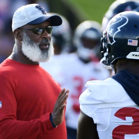 Texans hire ‘established leader’ Smith as coach