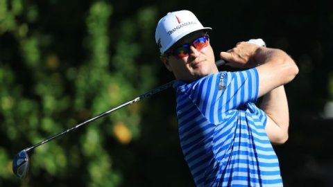 Zach Johnson can’t stop hitting accidental tee shots