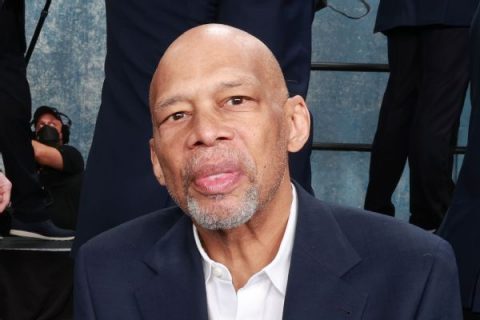 Kareem apologizes to LeBron for critical remarks