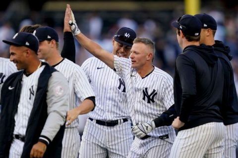 Donaldson delivers walk-off win in Yankees debut