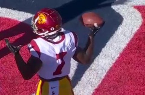 USC’s Stephen Carr finishes what he started with TD to up Trojans’ lead over Wildcats, 17-10