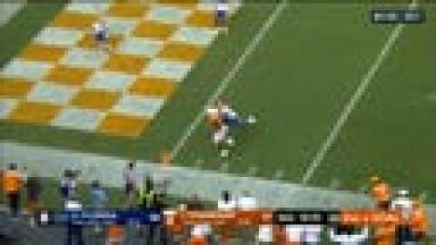 Tennessee’s Hendon Hooker finds Jabari Small for a 16-yard touchdown