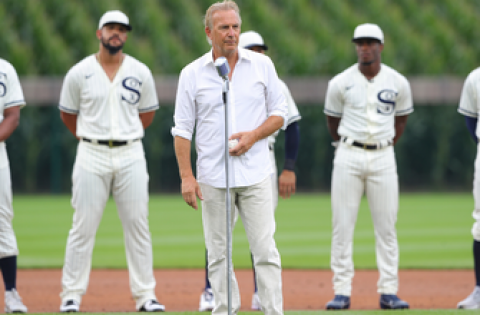 Kevin Costner leads Yankees and White Sox from cornfield onto the Field of Dreams